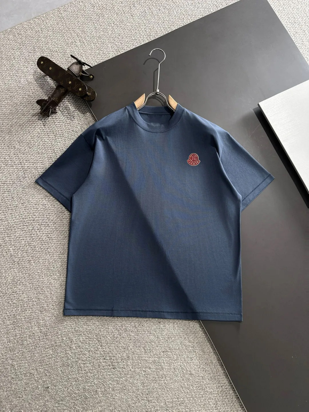 Next day shipping P460 Stone lsland/stone island high quality 2025 spring and summer new casual heavy industry suit exclusively developed by yb! High quality production! Imported custom-made fabrics for foreign orders, with high breathability and comfort, impeccable details, brand element design concept, delicate and soft feel! It presents a casual cut and the upper body shape is great! On sale simultaneously on the official website! From a high-end men's positioning brand, the low-key luxury taste is irresistible! Exquisite workmanship and impeccable quality! The overall style is simple, fashionable and timeless, fully meeting the requirements of stylish and tasteful dressing! Size: S-XXL